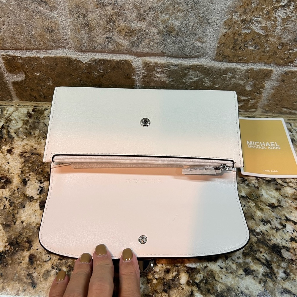 Michael Kors White Leather Clutch Wallet - Picture 2 of 6